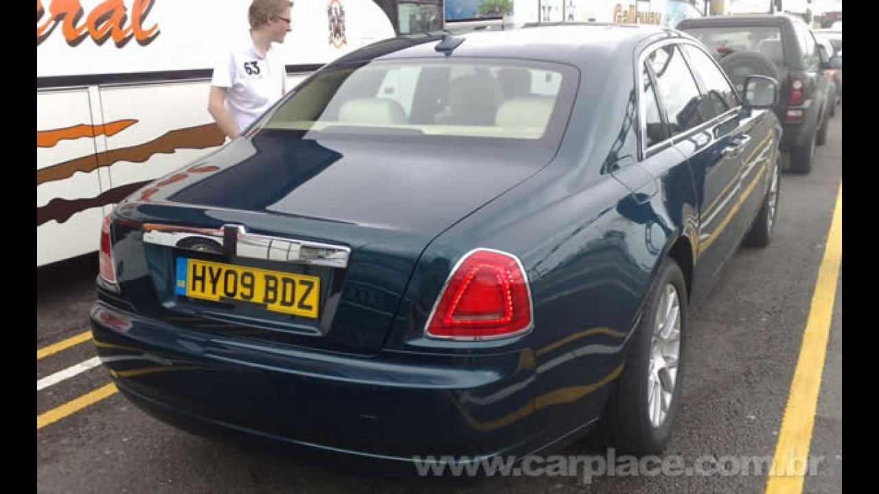 Rolls Royce Ghost 2010 - Versão final de produção é flagrada sem disfarces