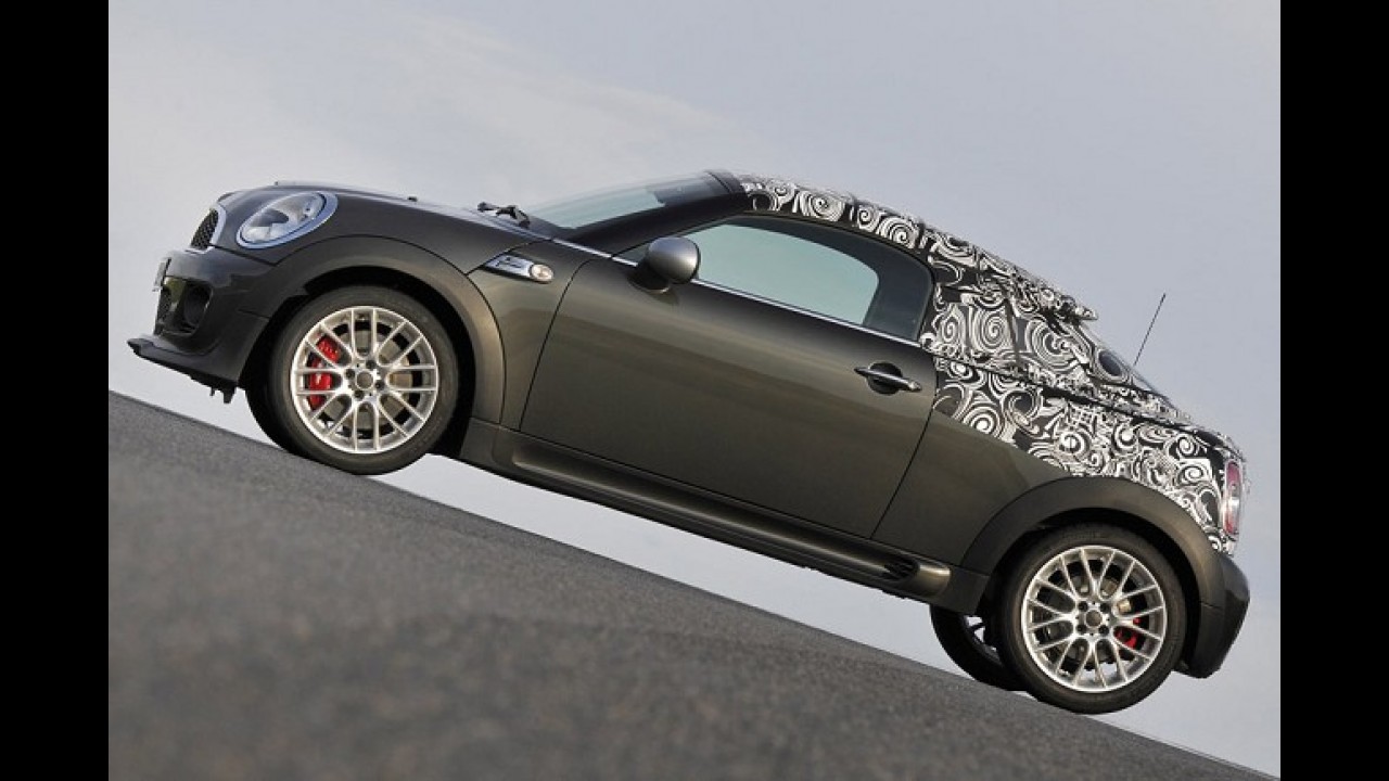 MINI revela detalhes do inédito Coupé, mas não tira camuflagem