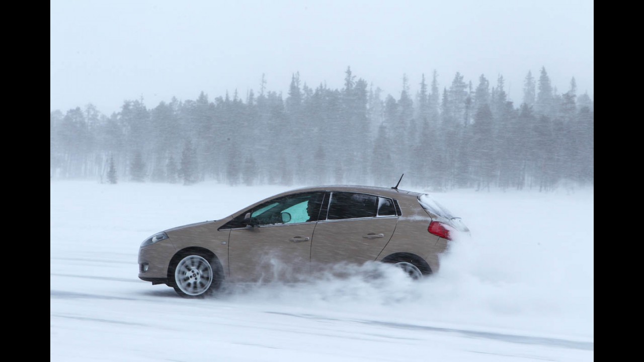 Vídeo: CARPLACE na neve - drift no gelo e "babás eletrônicas" em ação