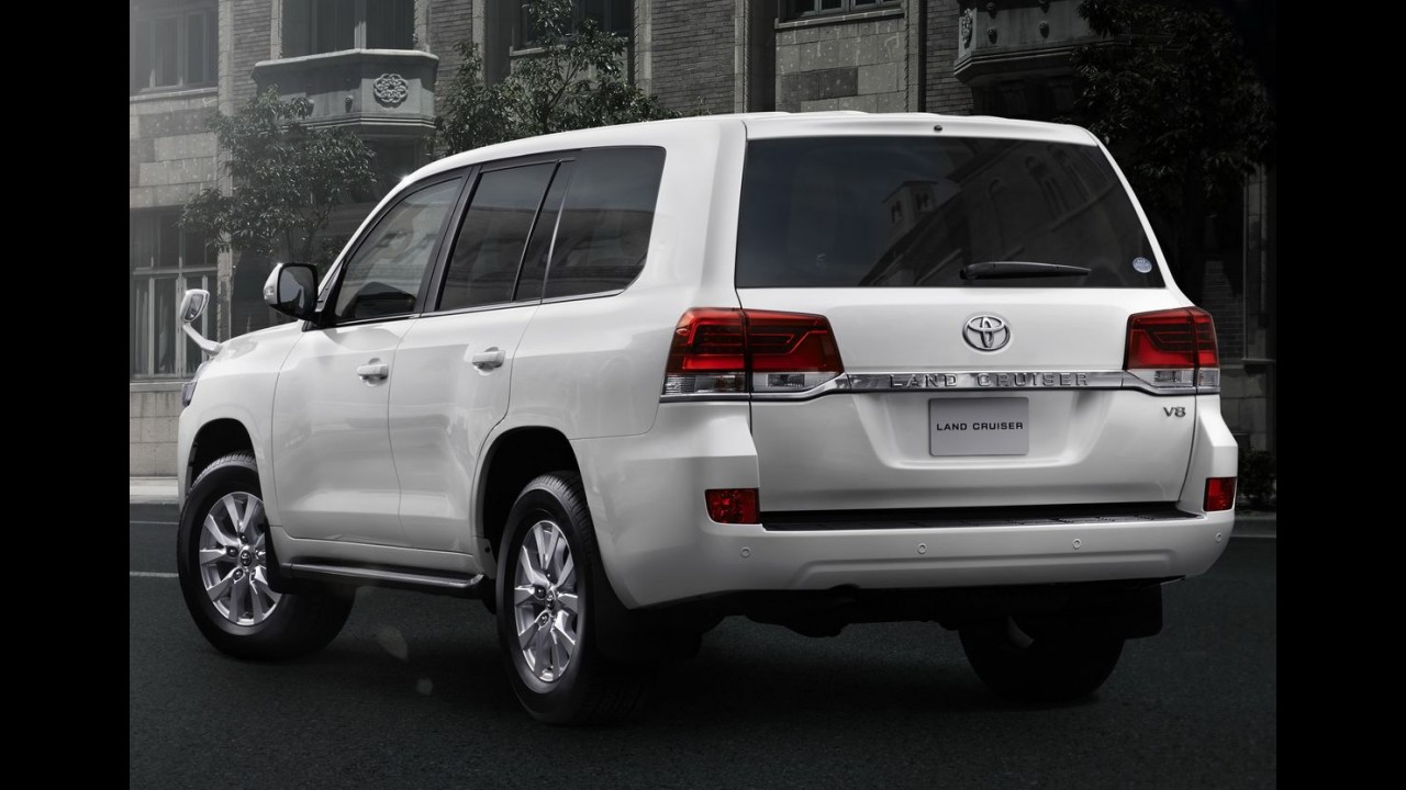 Reestilizado, Land Cruiser 2016 ganha novo interior que nem lembra um Toyota