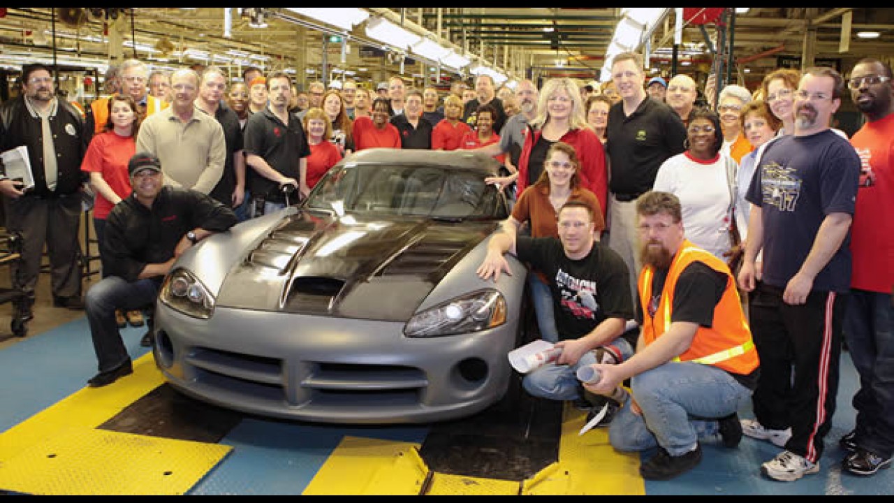 Máquina: Primeira unidade do Dodge Viper SRT10 ACR-X 2010 sai da linha de montagem