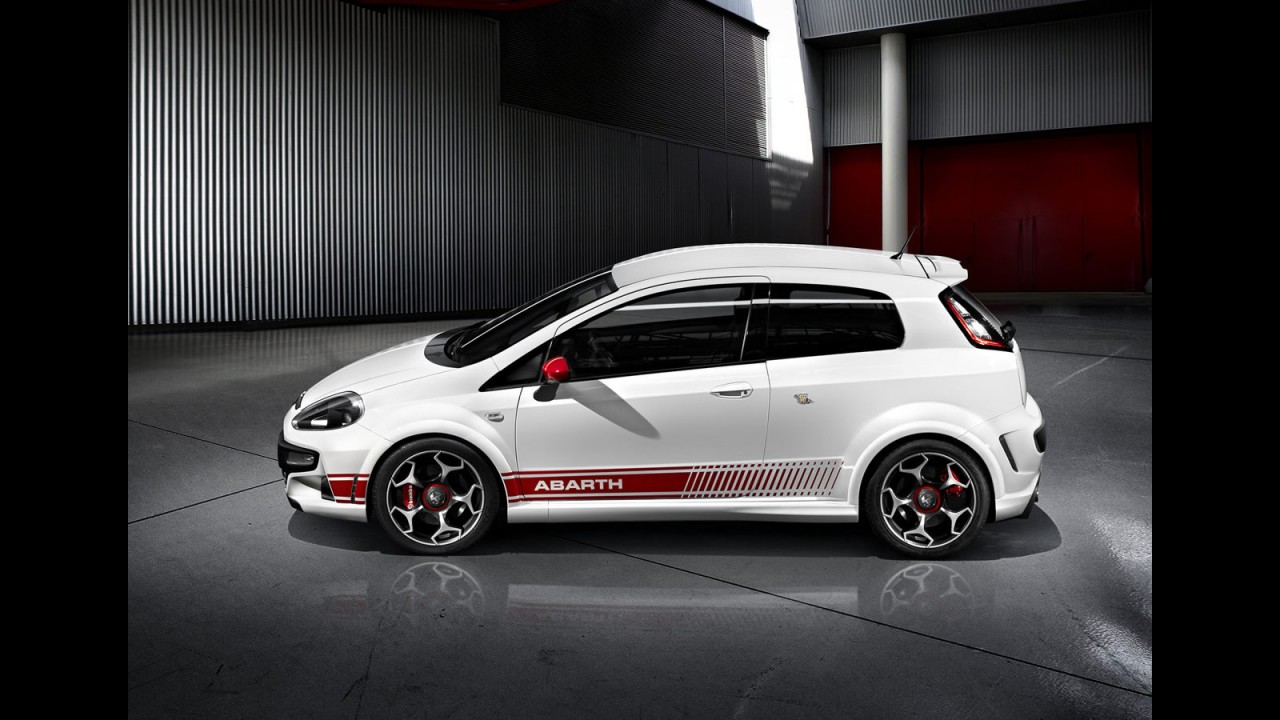 Fiat revela o Novo Punto Evo Abarth - Versão tem visual e motor agressivo