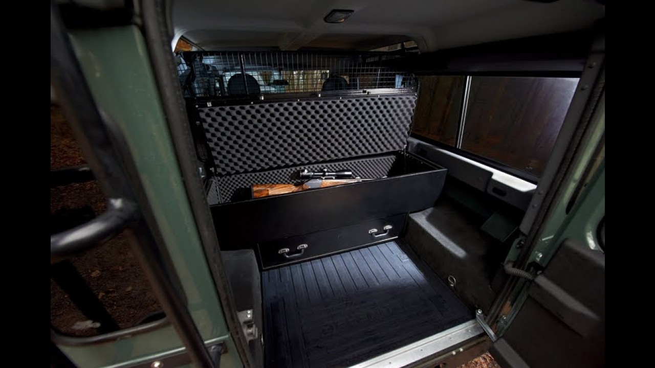 Land Rover Defender ganha série especial Blaser Edition na Alemanha