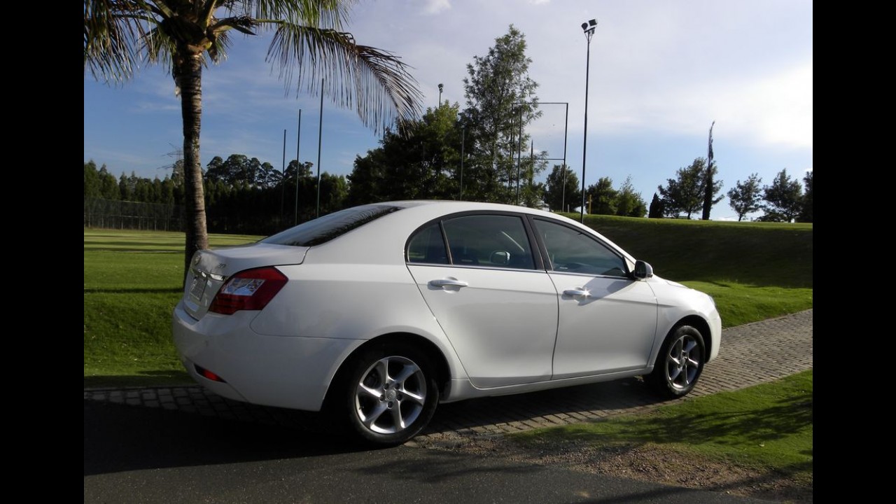 Volta Rápida: Geely EC7 traz design e segurança para não ser "mais um chinês"