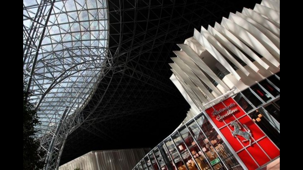 Ferrari World: Parque da Ferrari é inaugurado em Abu Dhabi - Veja fotos