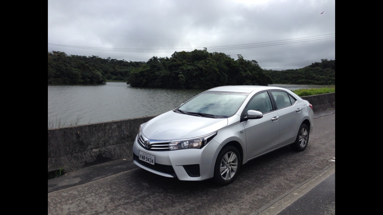 Garagem CARPLACE #2: Corolla 1.8 surpreende e acelera mais rápido que o 2.0