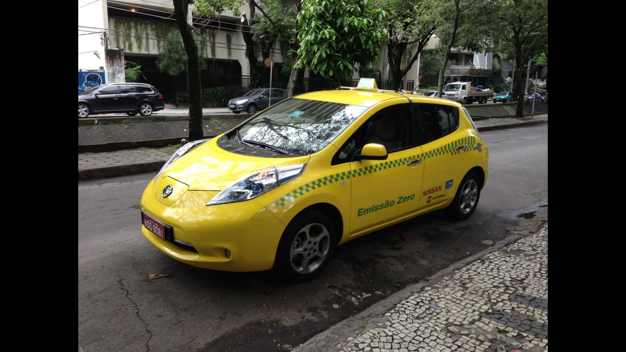 Nissan Leaf na praça: a divertida rotina de dirigir um táxi elétrico no Brasil