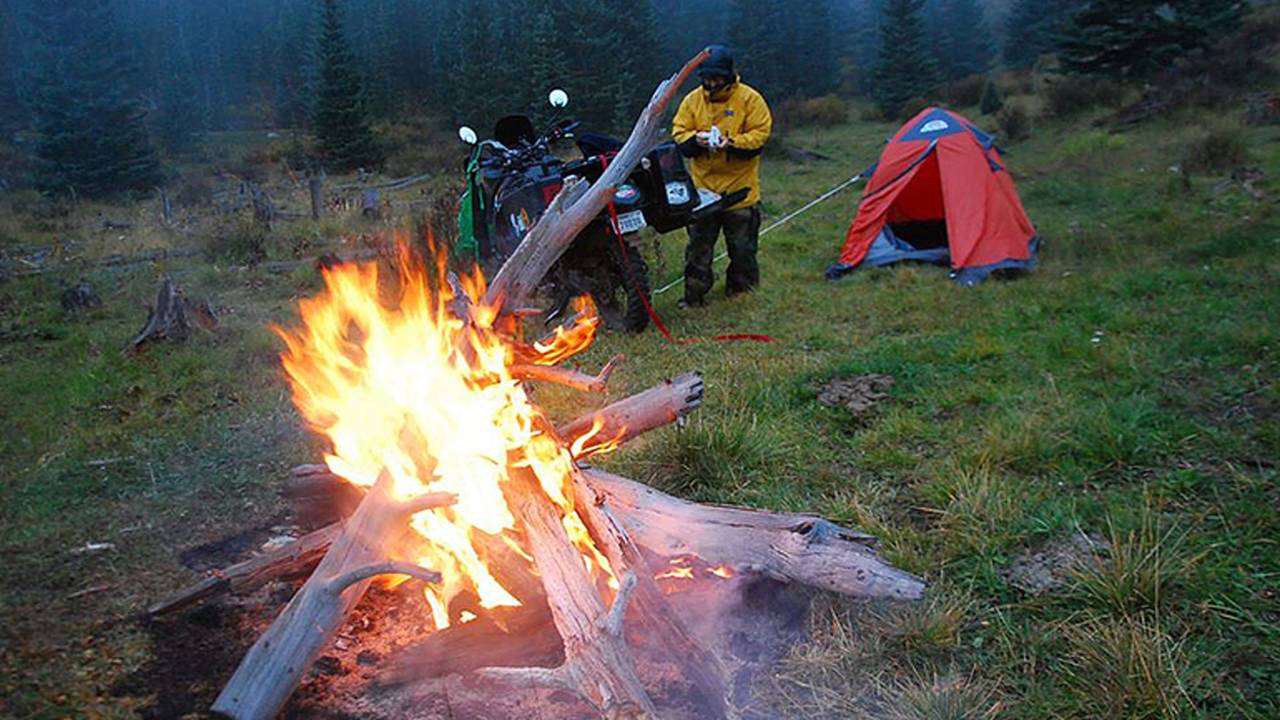 How to Pick the Right Shelter for Motocamping