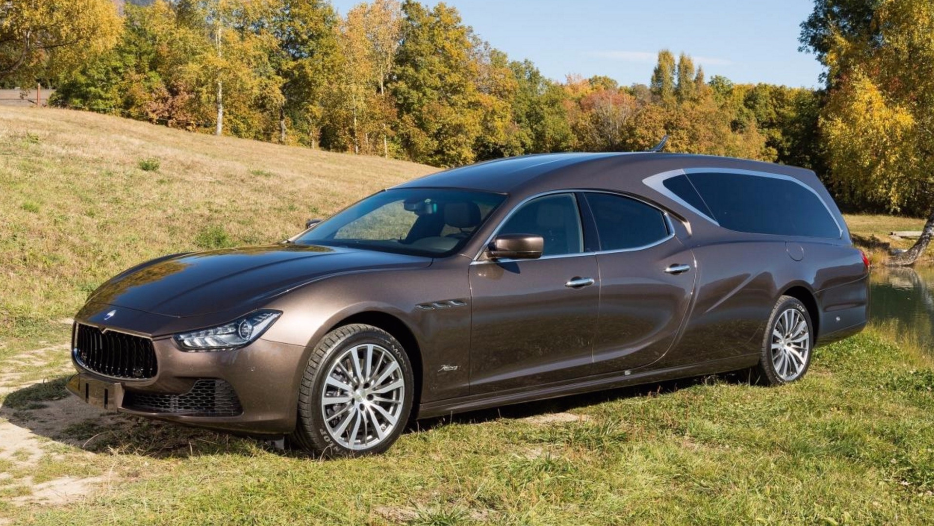 https://cdn.motor1.com/images/mgl/KVEL0/s1/son-corbillard-nest-autre-quune-maserati-ghibli-.jpg