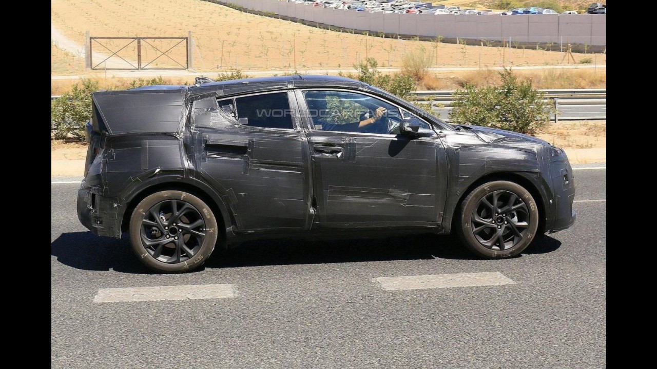 Flagra: Toyota já testa SUV rival do HR-V que estreia em 2016