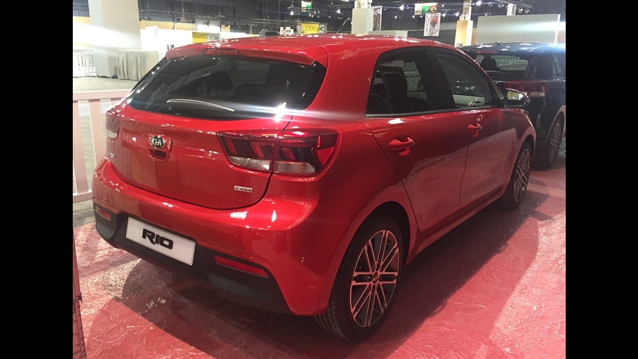 Flagra: Novo Kia Rio 2017 é clicado "limpinho" a poucas horas da estreia