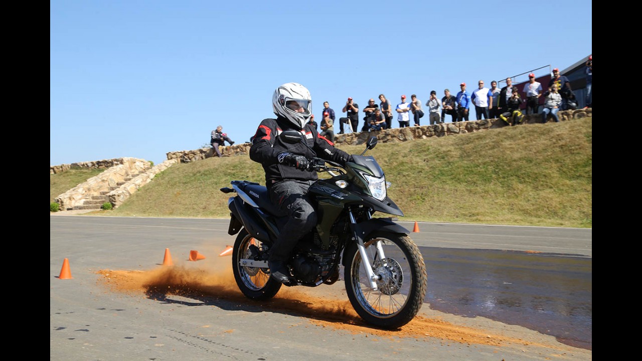 Honda lança inédita trail compacta XRE 190 - veja fotos e preço