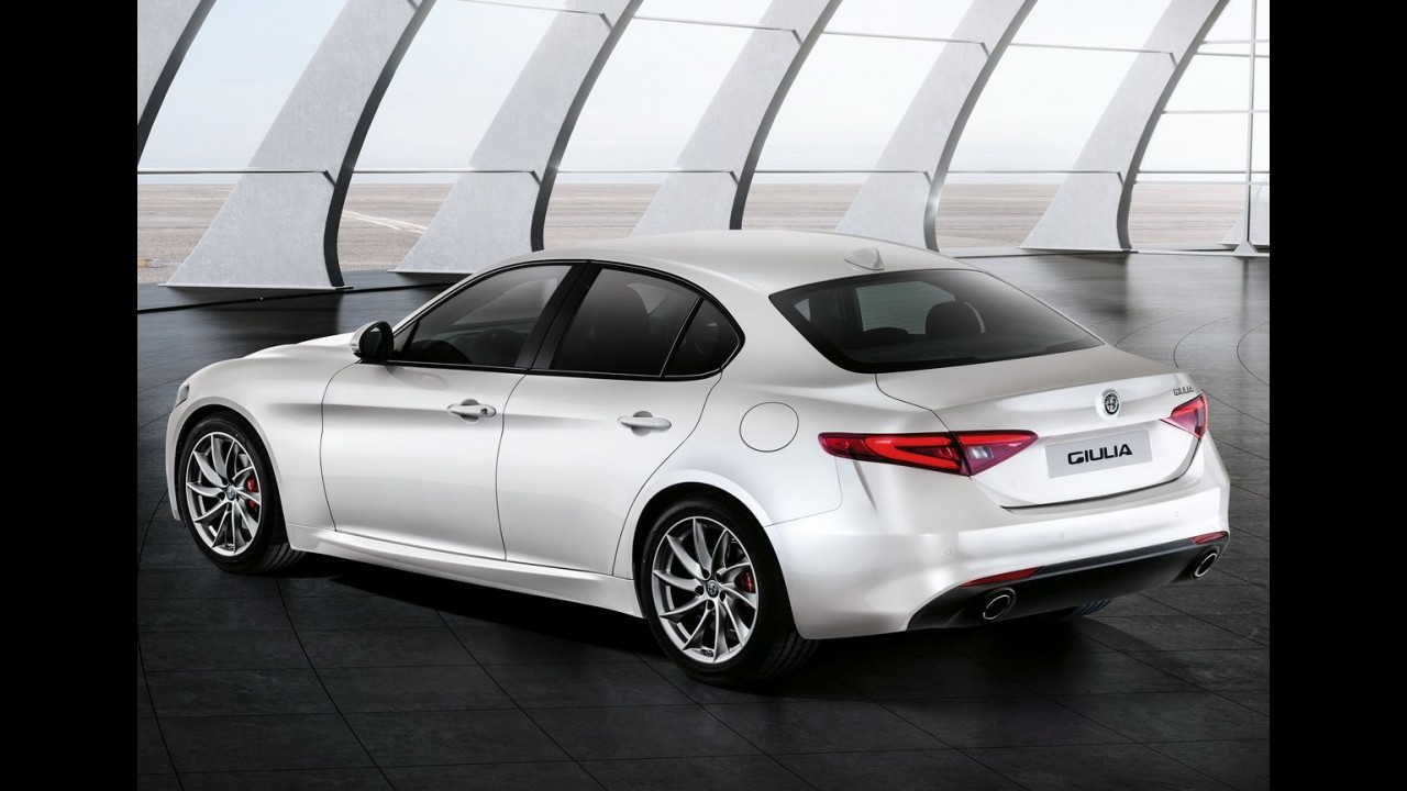 Este é o Alfa Romeo Giulia "civil", pronto para enfrentar Série 3 e Classe C - veja fotos