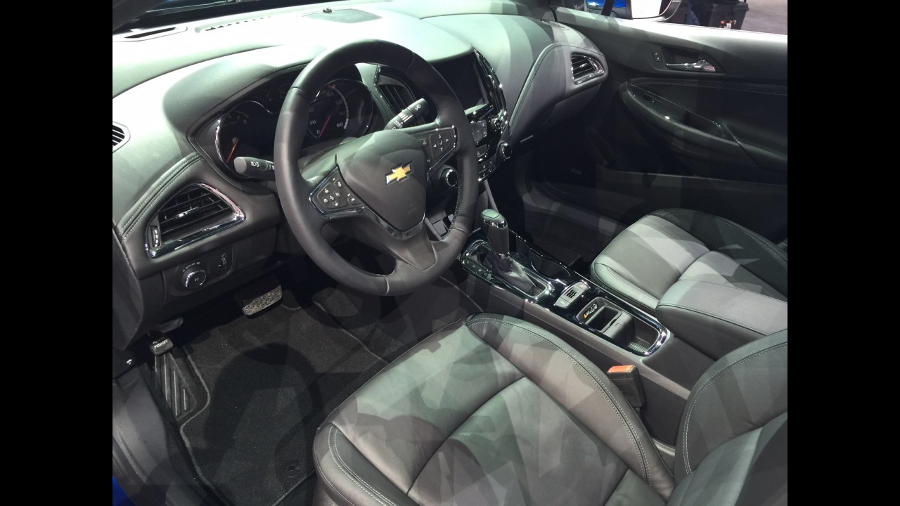 Contato: novo Cruze agrada pelo estilo e espaço, mas interior ainda é simples