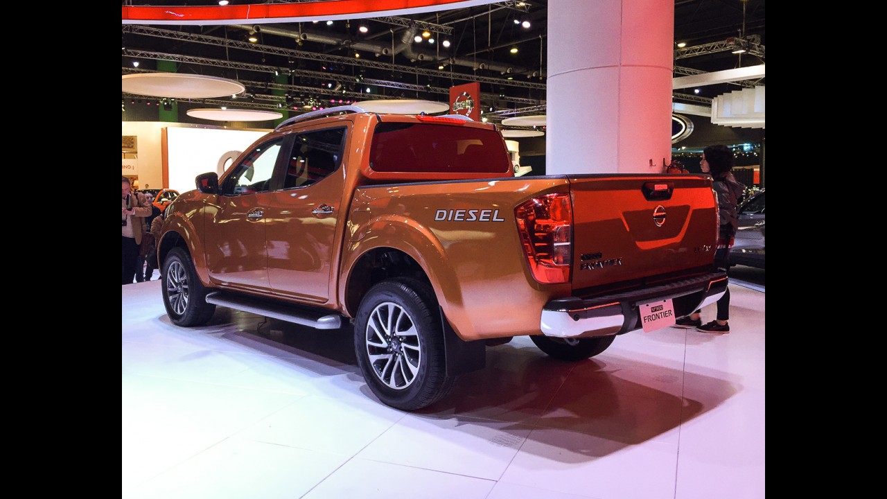 Vídeo: nova Nissan Frontier ajuda a demolir fábrica abandonada em comercial