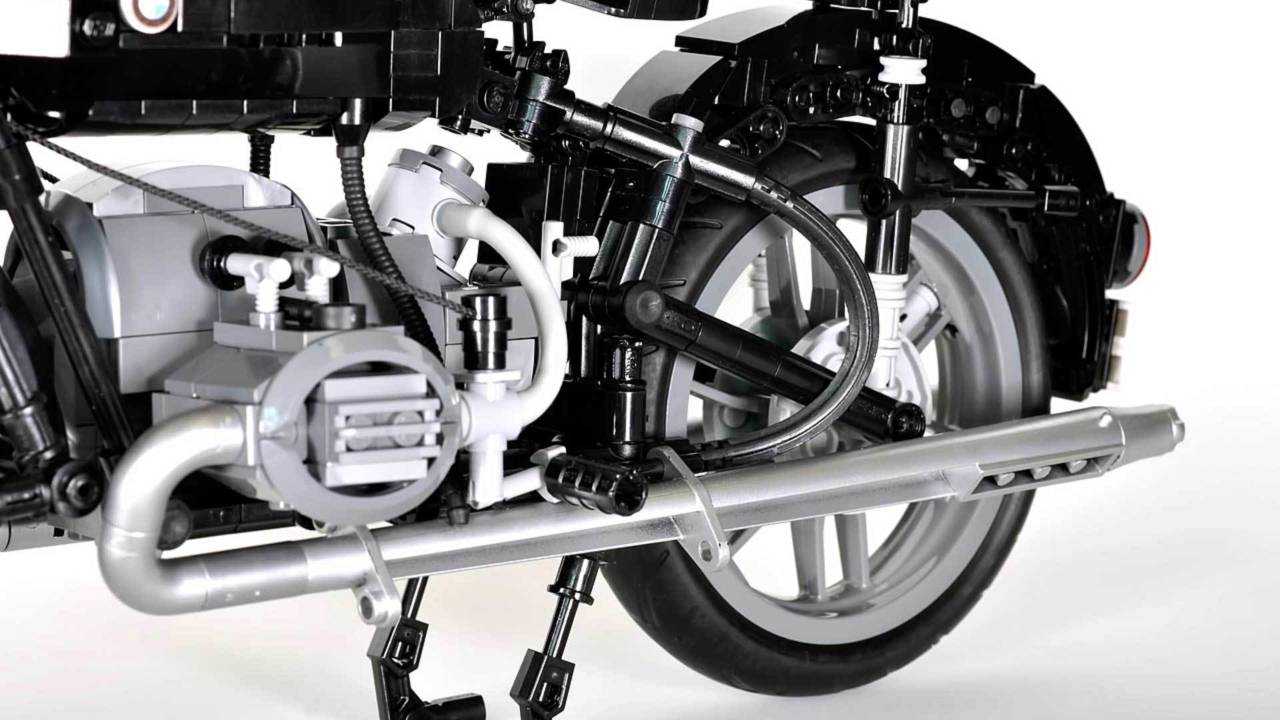 A closeup of the boxer and the rear suspension.