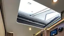 Skyloft Van de Redtail Overland furgoneta camper