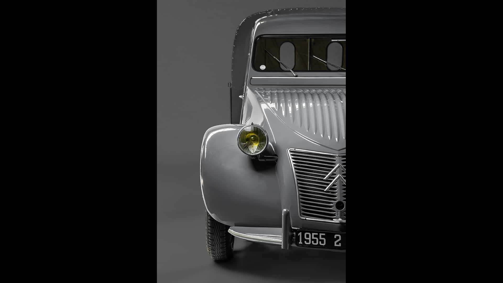 The Citroën 2CV celebrates its 75th birthday: we tell you all