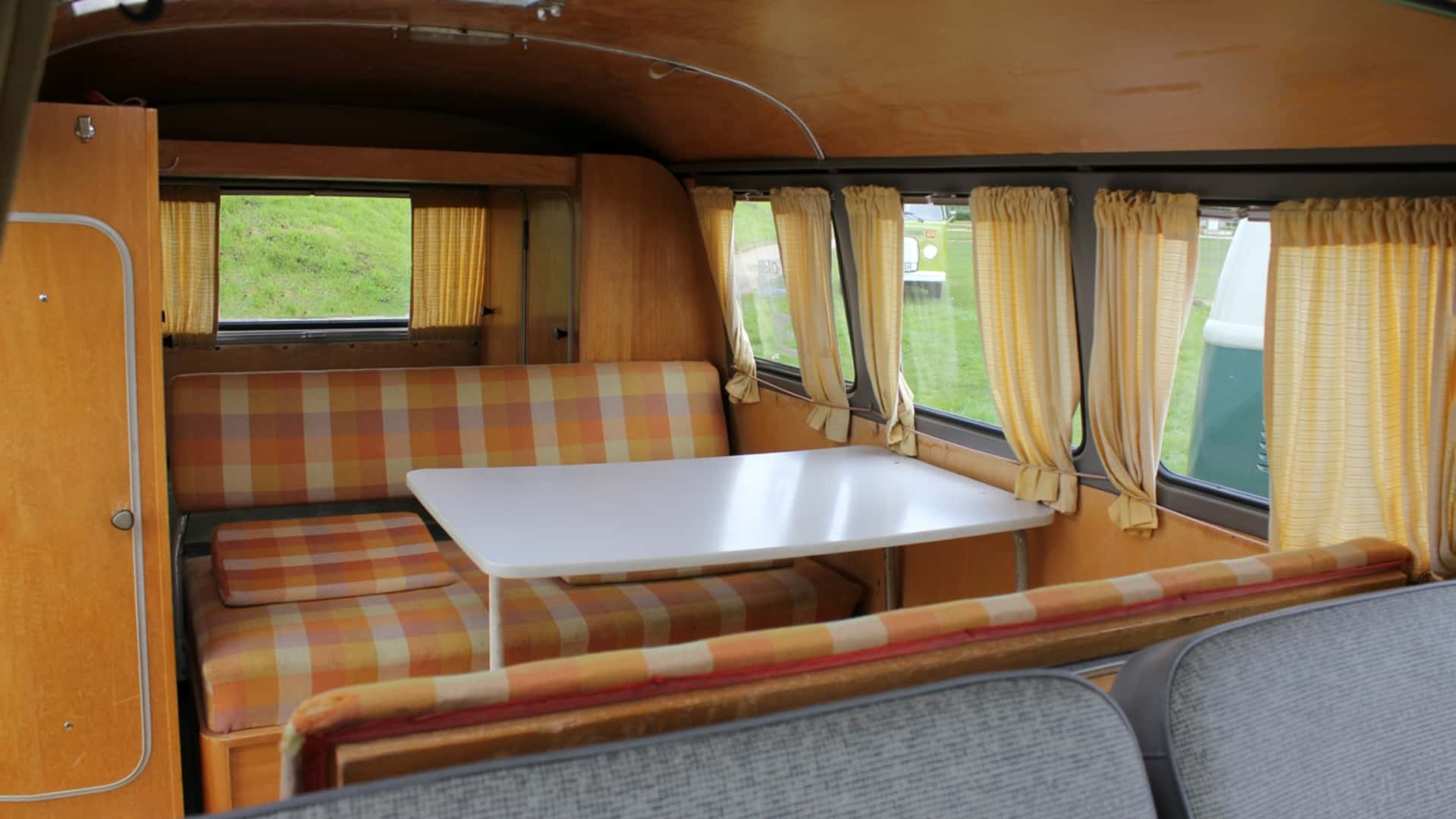 イギリスSuperfast製　 23番　フォルクスワーゲン　CAMPER 元祖キャンピングカーといえばワーゲンバス アメリカのVW