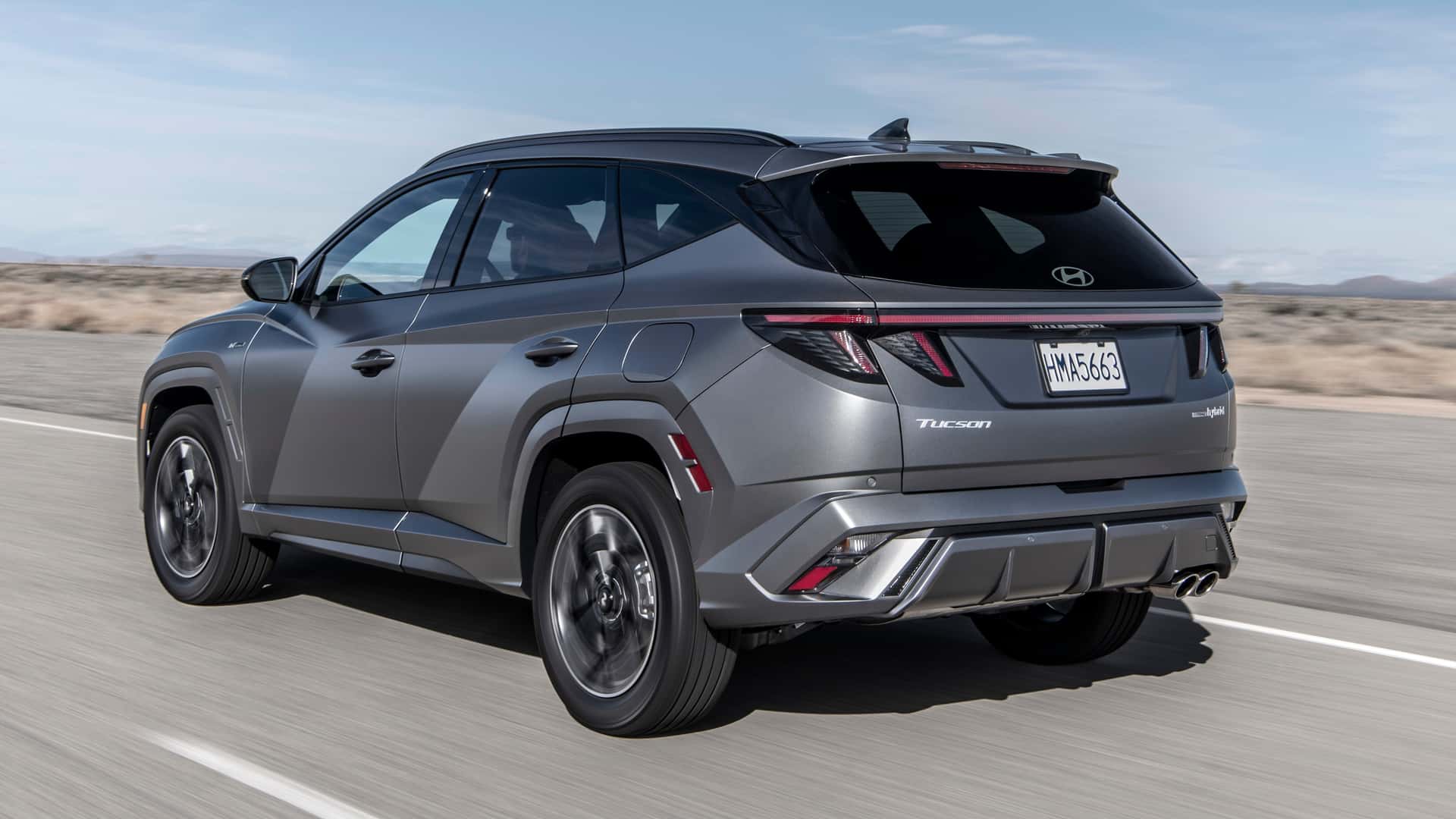 https://cdn.motor1.com/images/mgl/Kb78AR/s1/2025-hyundai-tucson.jpg