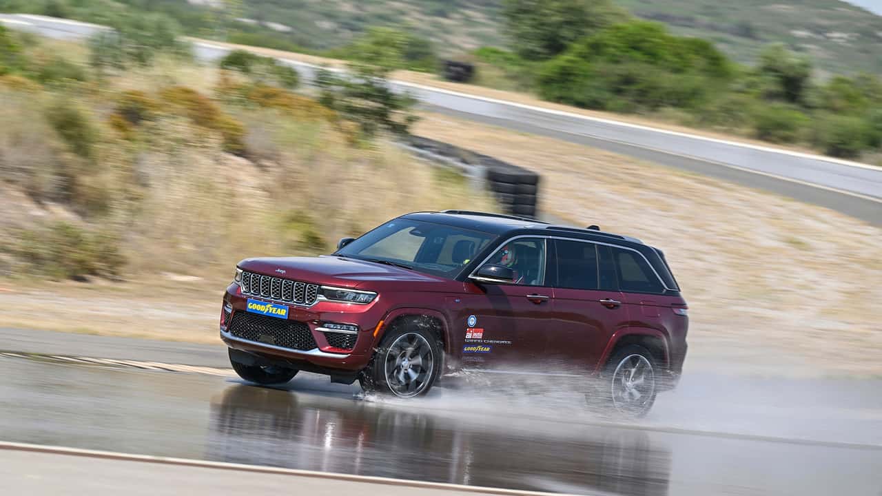 Offroad-Reifentest auto-illustrierte Jeep Grand Cherokee