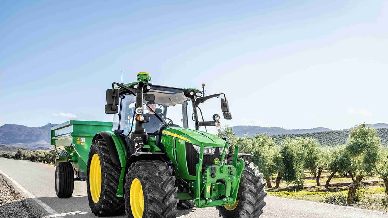John Deere: trattore 5M: nuove trasmissioni e AutoTrac