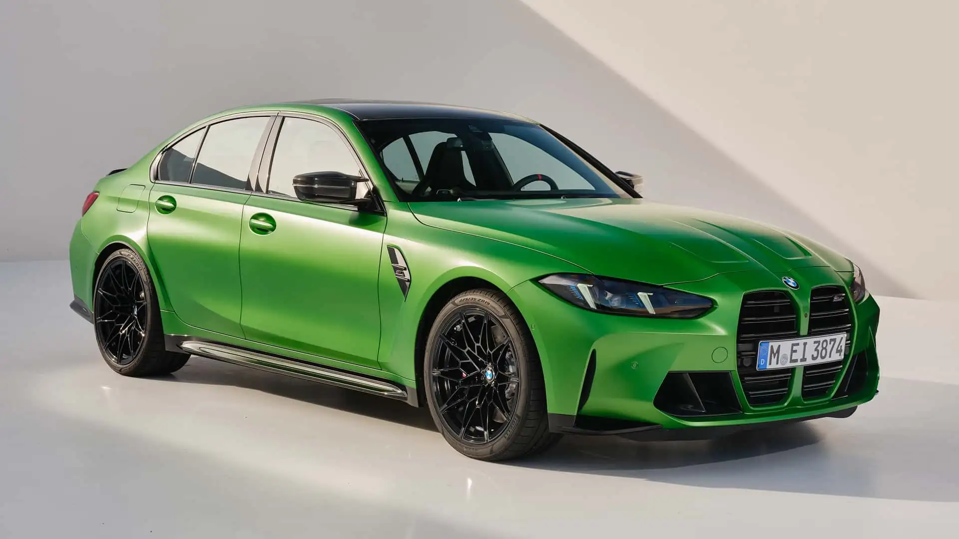 https://cdn.motor1.com/images/mgl/Kb7zOq/s1/2025-bmw-m3-front-3-4.webp