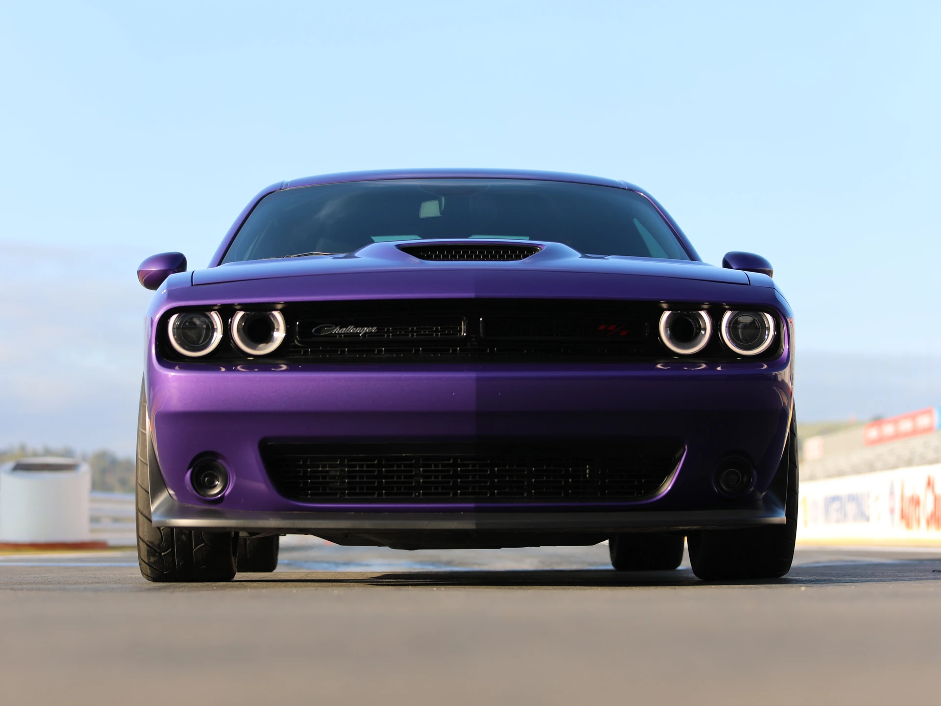 Binlerce Charger ve Challenger bayilerin deposunda bekliyor
