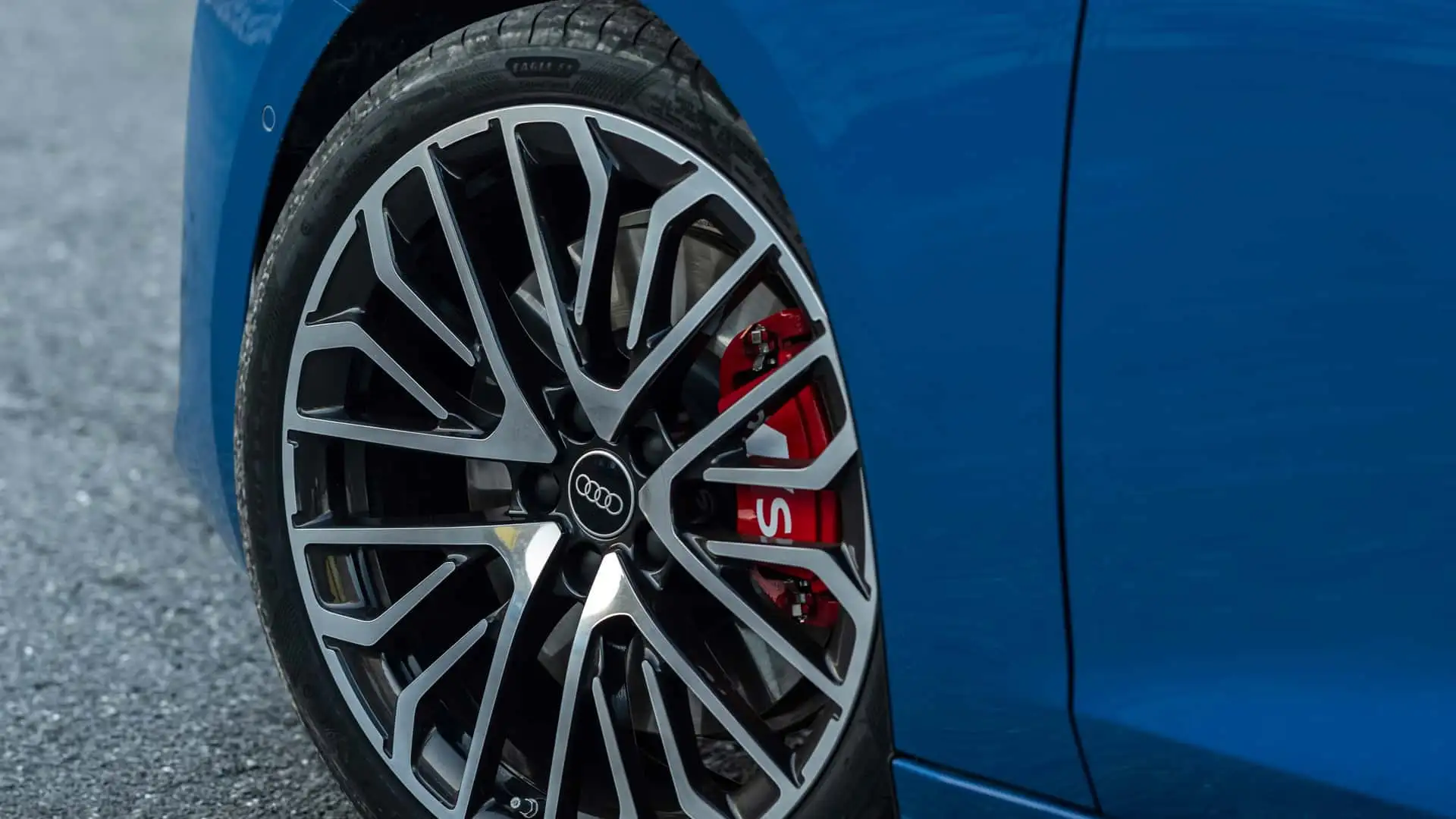 https://cdn.motor1.com/images/mgl/Kb82JR/s1/2025-audi-s5-first-drive-review.webp