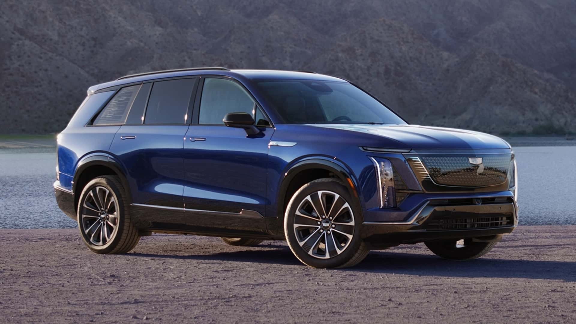 https://cdn.motor1.com/images/mgl/Kb8O90/s1/2026-cadillac-vistiq.jpg