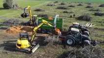 Escavatori JCB: abbattono un frutteto