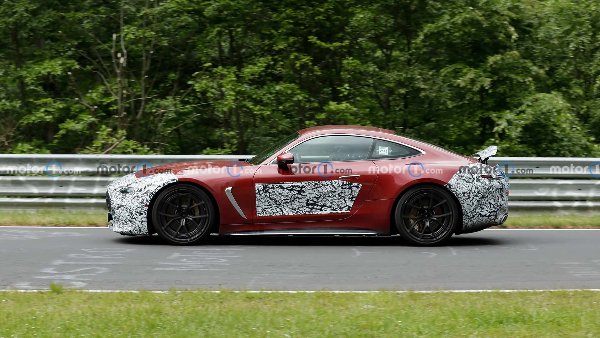2024-mercedes-amg-gt-coupe-side-view-spy-photo.jpg