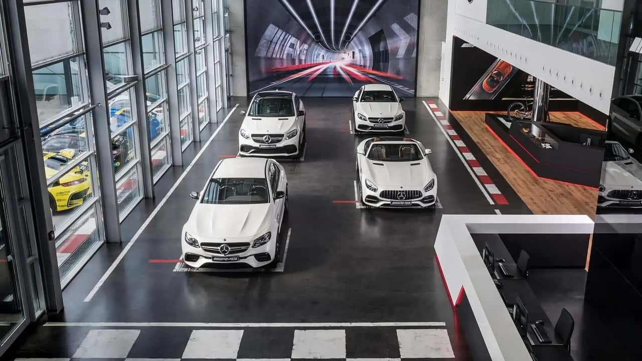 mercedes-benz-showroom