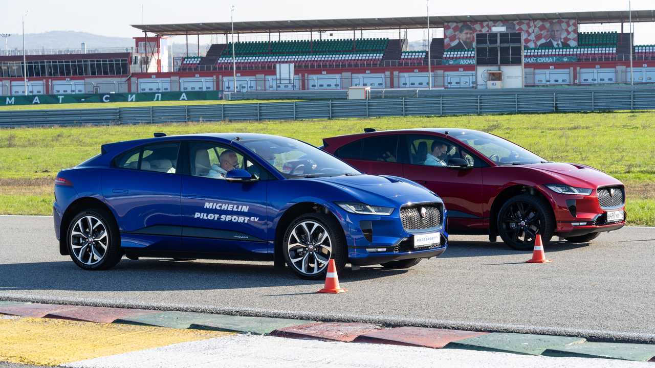 Jaguar I-Pace на автодроме «Крепость Грозная»