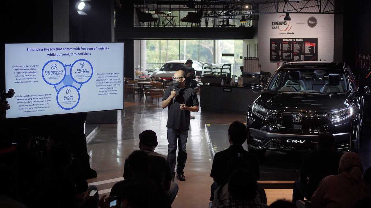 Presentasi fitur New Honda CR-V Black Edition
