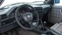 BMW M3 E30 Evolution II interni
