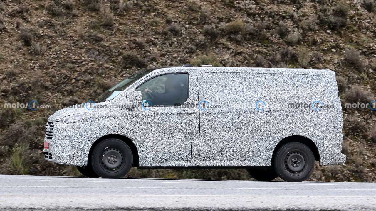 Nuove foto spia Ford Transit Custom