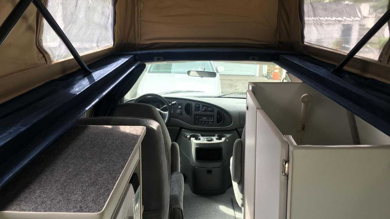 Ford E-150 autocaravana con techo elevable en venta