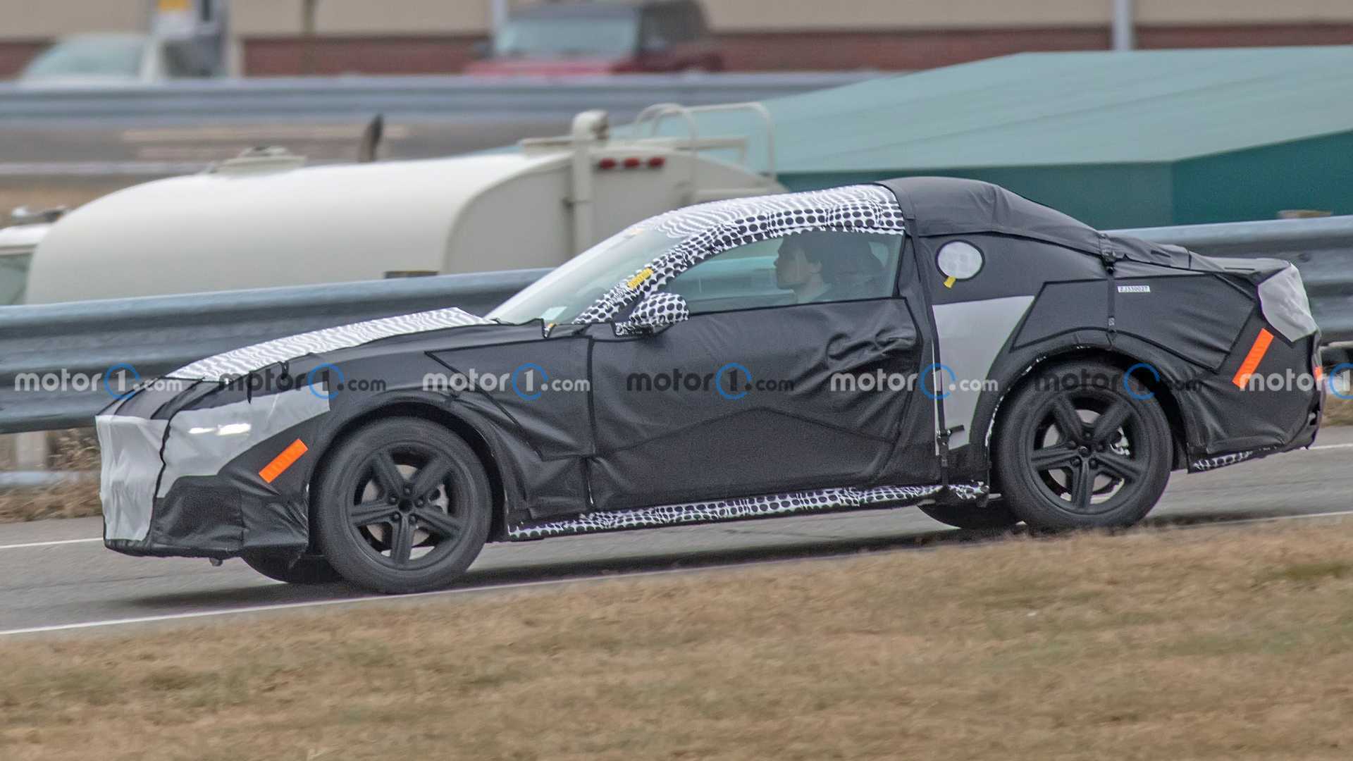 new-ford-mustang-side-view-spy-photo.jpg