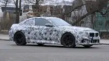 Foto spia BMW M2 Coupe 2023 con meno mimetizzazione