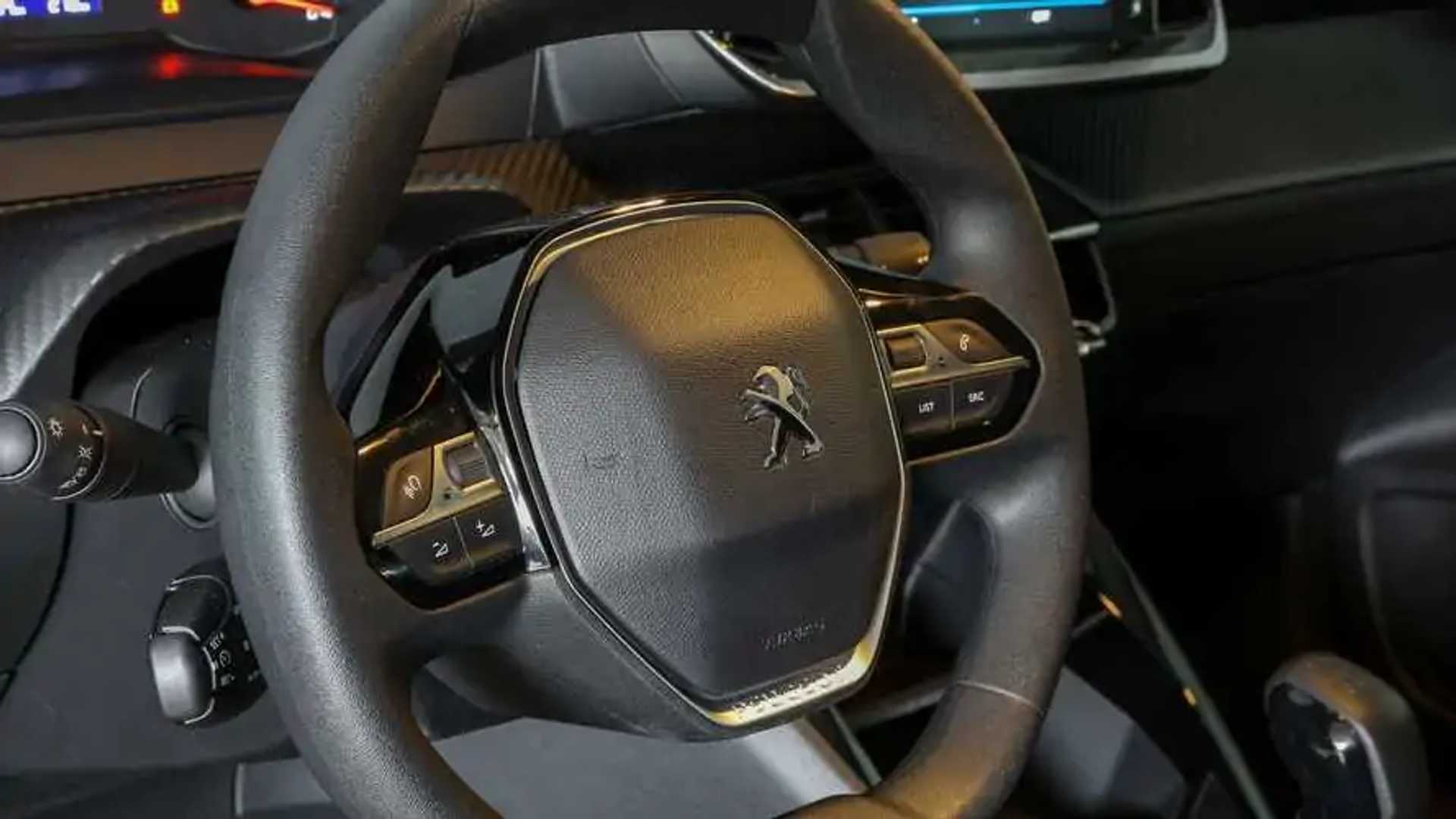 Teste Peugeot 208 Like manual: Um dos poucos, mas muito bom