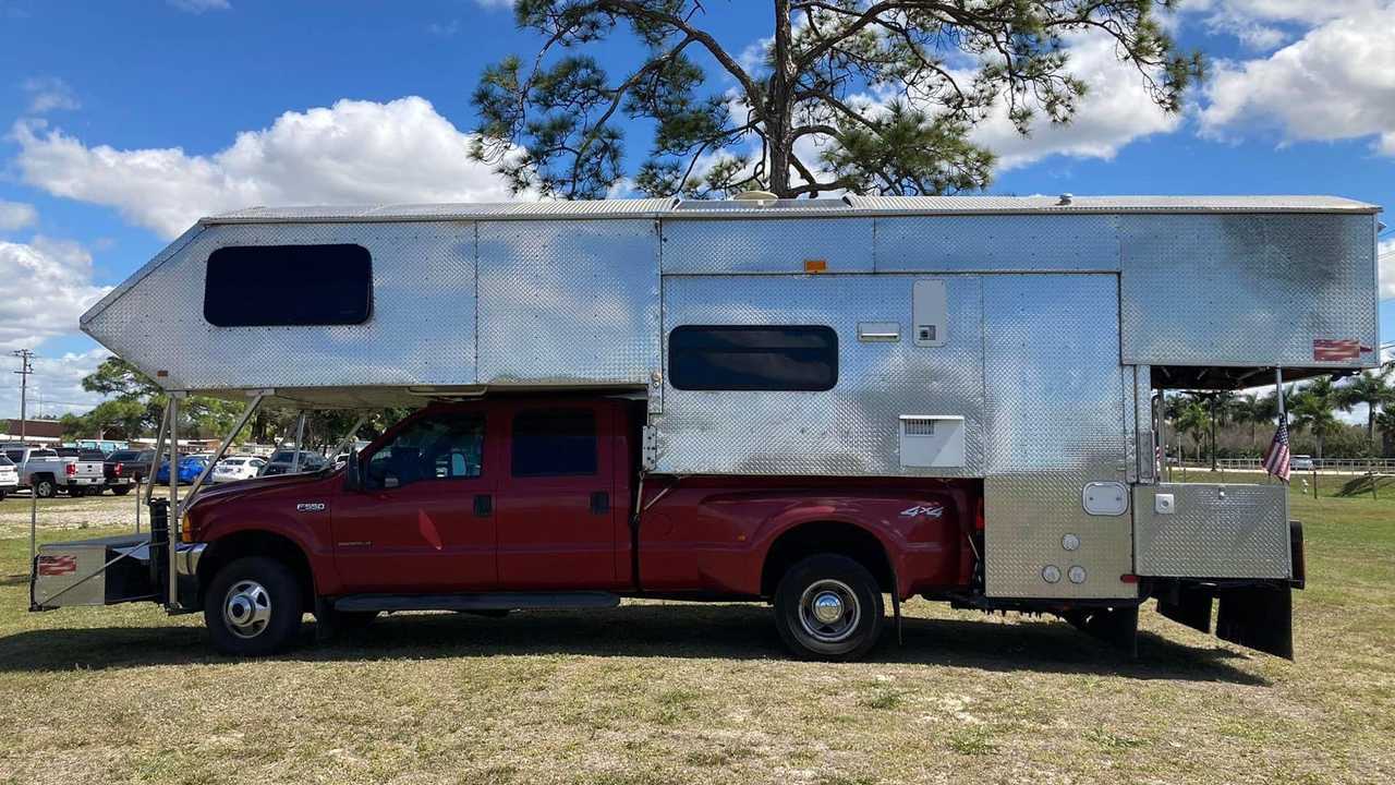 Ford F-550 Super Duty с алюминиевой надстройкой