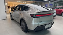 Tesla Model Y L Live Photos