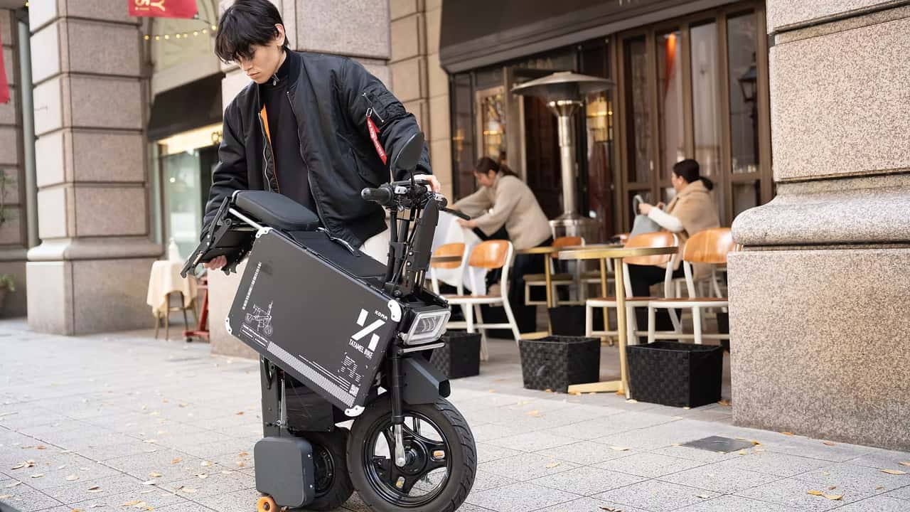 Icome Tatamel Bike, lo scooter elettrico che si ripiega e diventa trolley