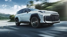 La nuova Toyota RAV4 PHEV in Giappone, anche GR SPORT