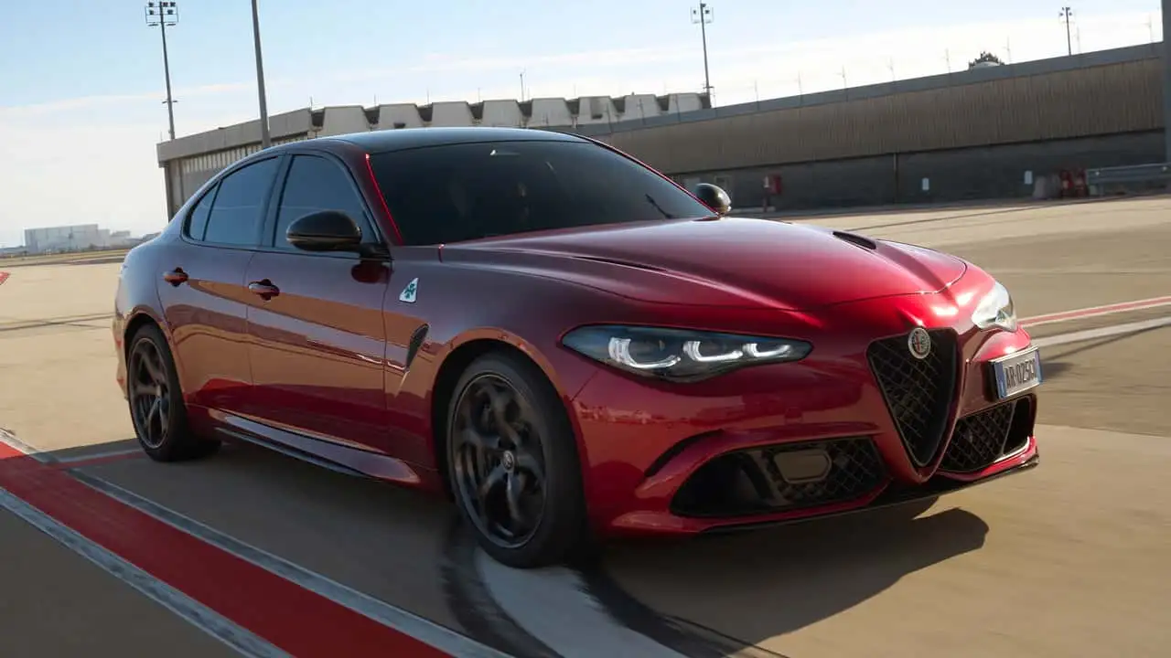 alfa-romeo-giulia-quadrifoglio-collezione-2025.webp