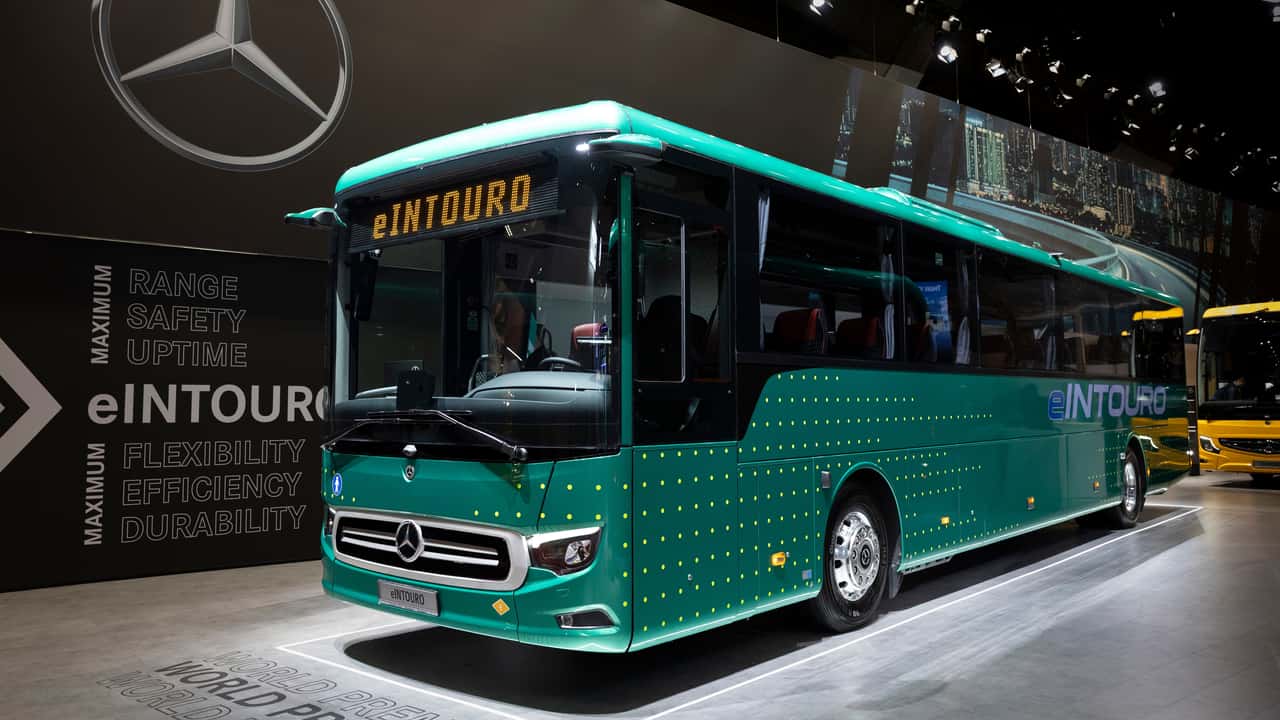 Mercedes eIntouro auf der Busworld 2025