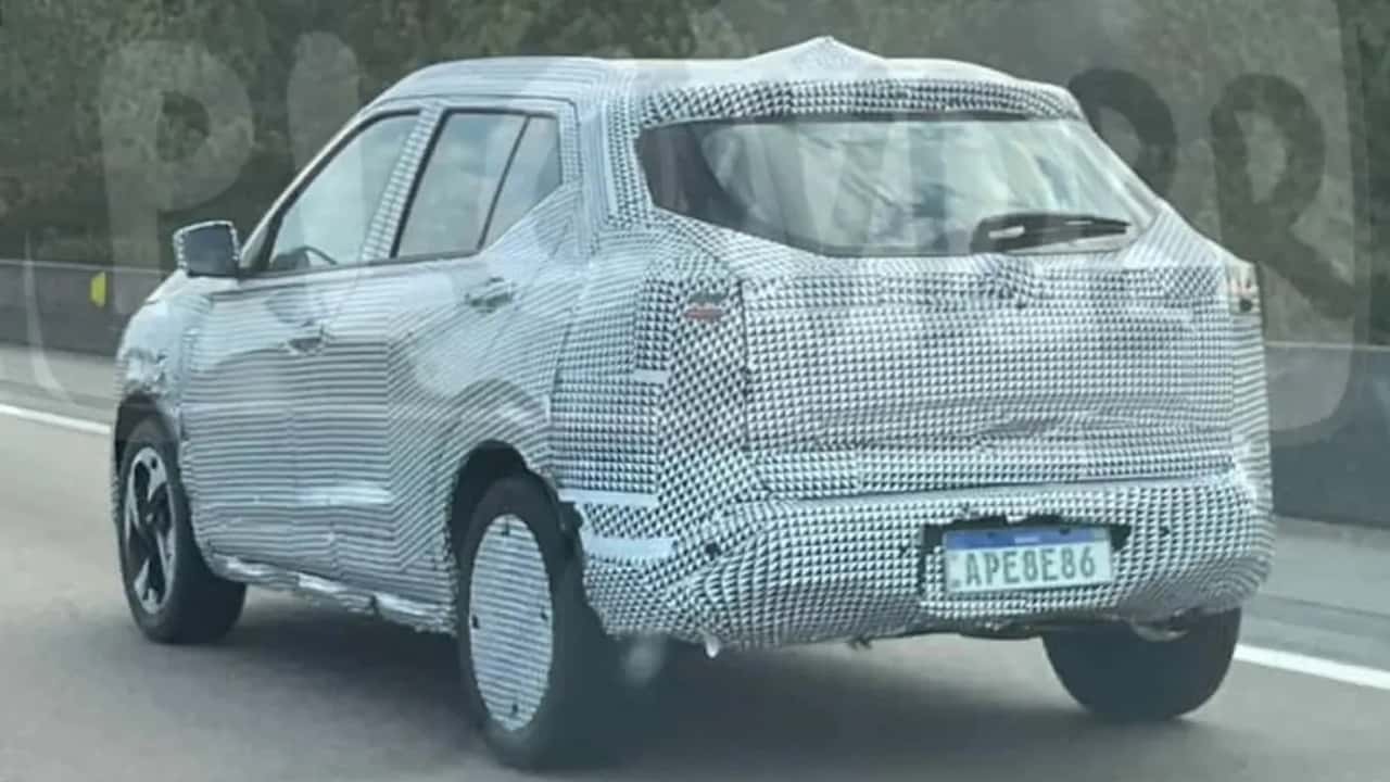 Flagra: inédito Nissan Kait começa a perder camuflagens