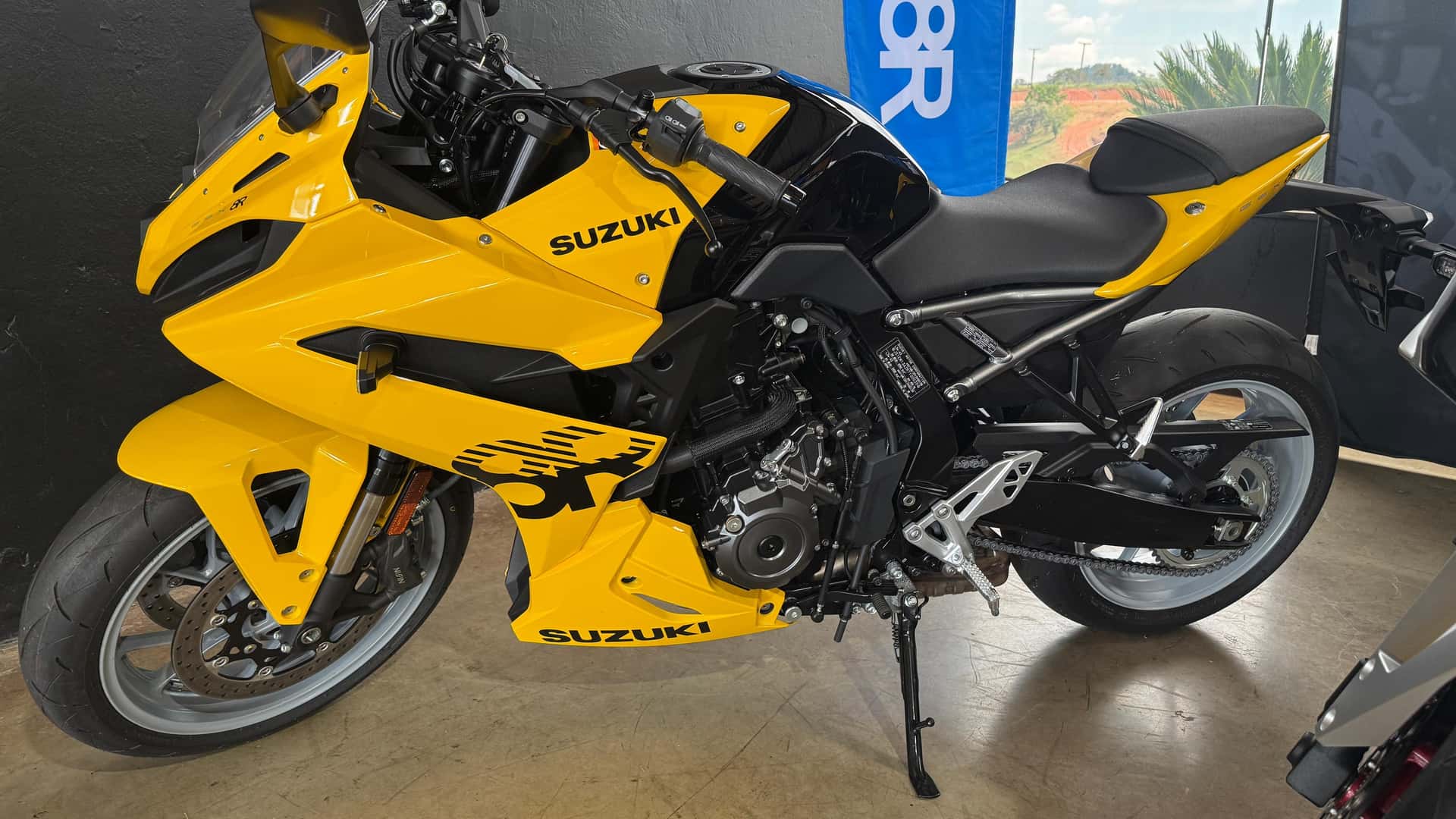 FESTIVAL INTERLAGOS 2025: Suzuki Motos faz mais de mil test rides e realiza sonhos na pista mais famosa do Brasil