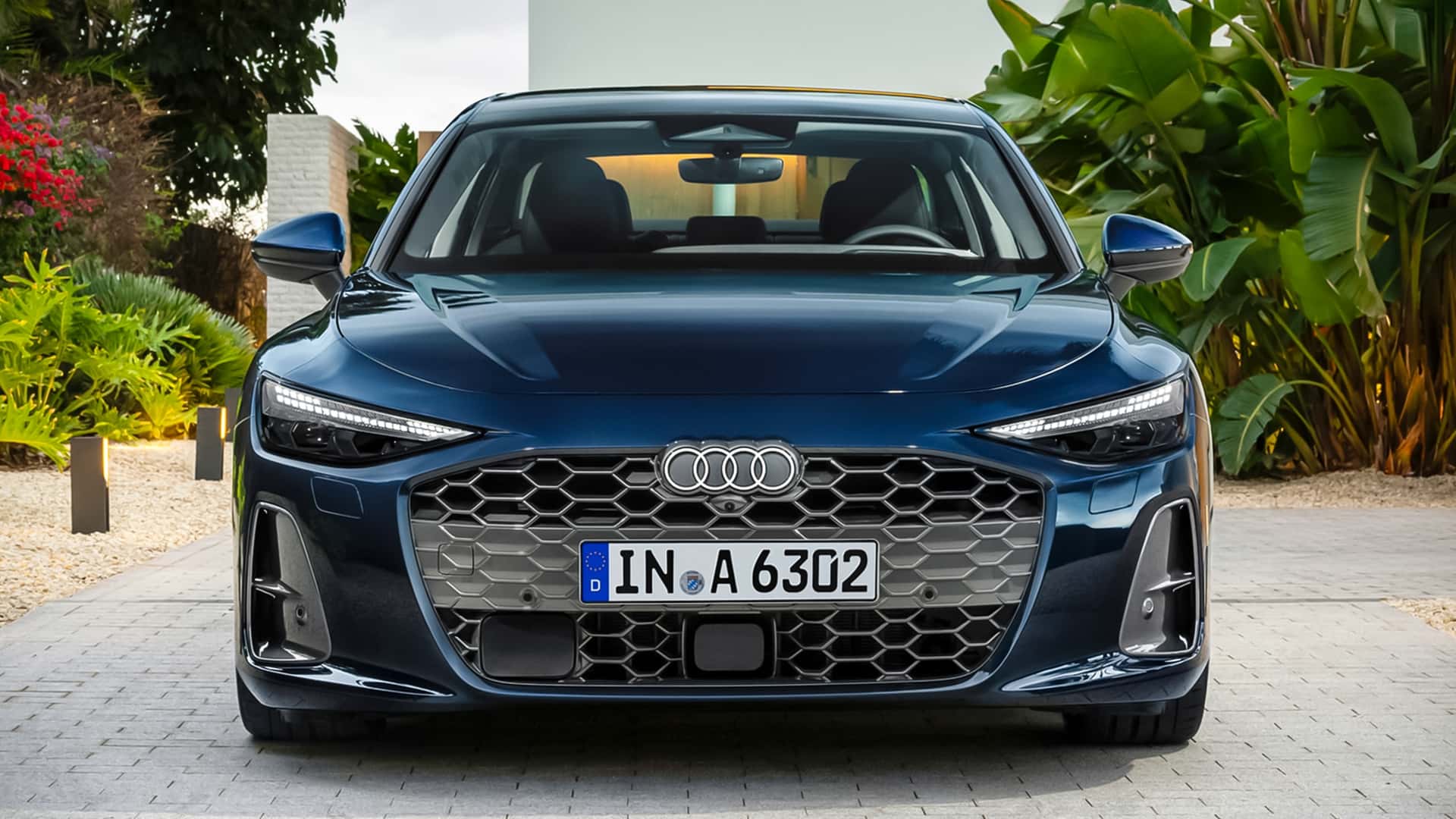 https://cdn.motor1.com/images/mgl/KbYMPA/s1/audi-a6-limousine-2025.jpg